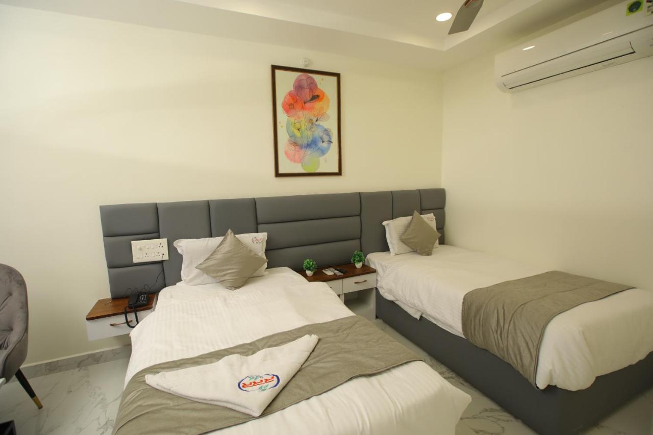 Radha Rani Residency Khammam Exterior foto