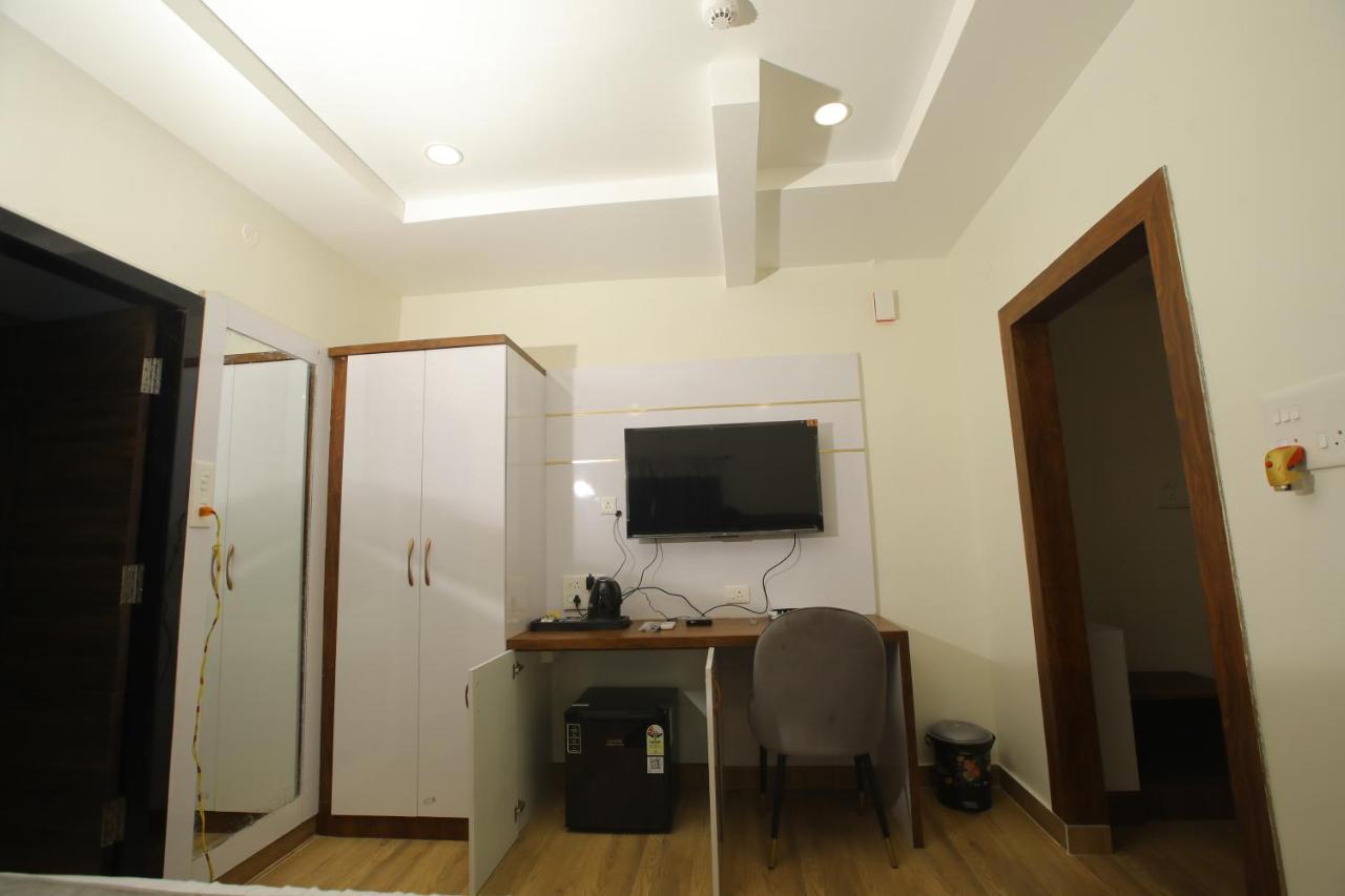 Radha Rani Residency Khammam Exterior foto
