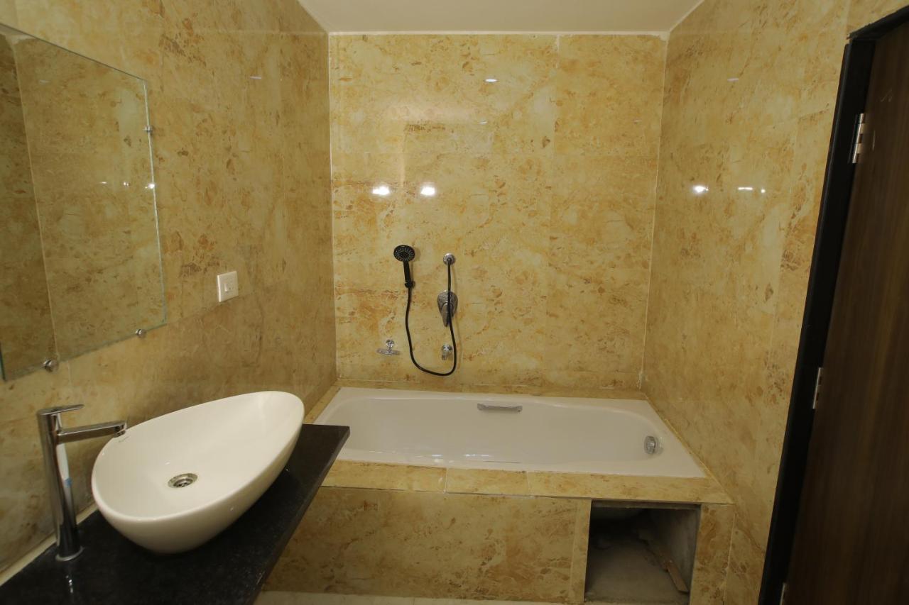 Radha Rani Residency Khammam Exterior foto