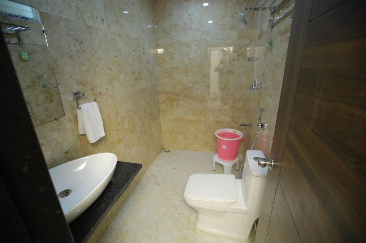 Radha Rani Residency Khammam Exterior foto